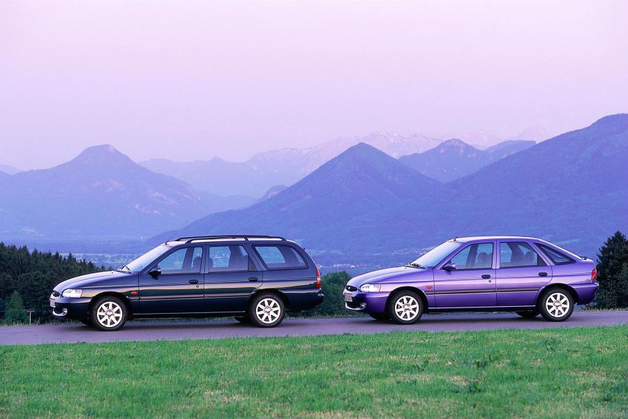  Ford Escort 1995 года  (фото 33 из 43)